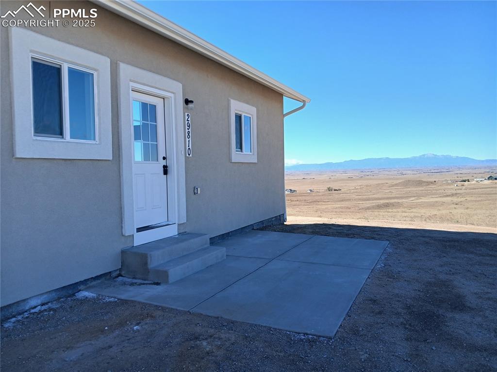 Image 36 of 39: Entry