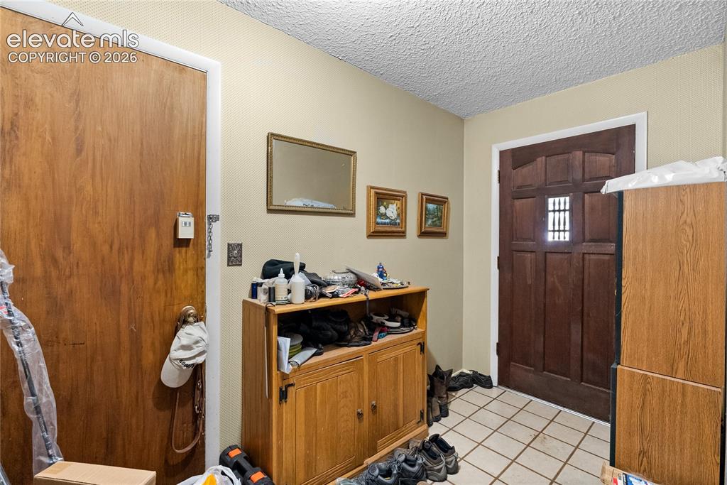 Image 10 of 36: Entry