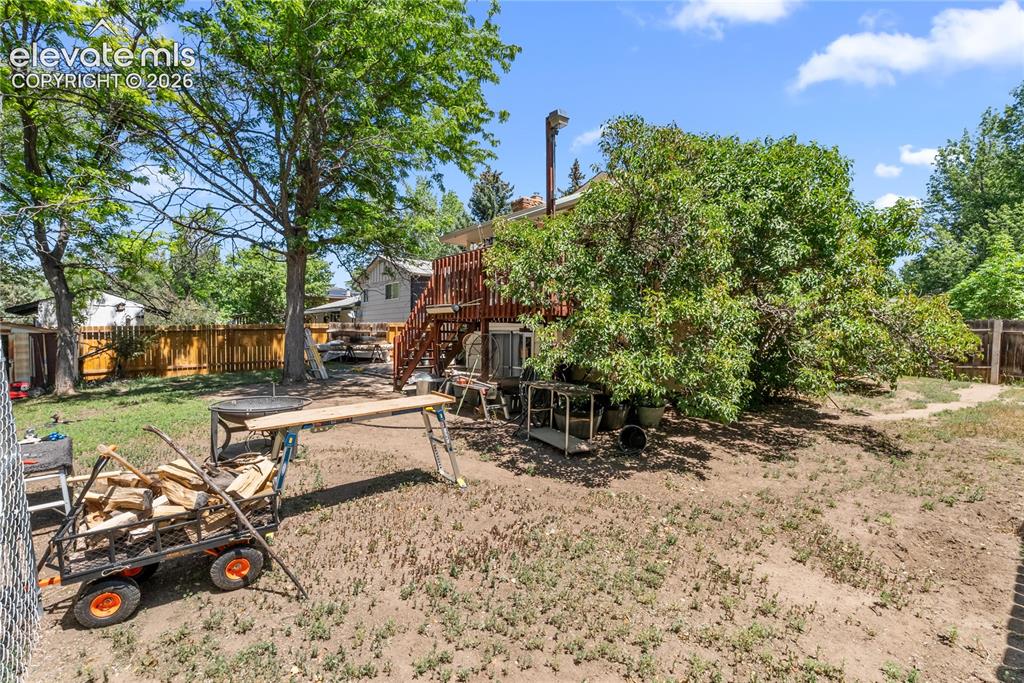 Image 8 of 36: Yard