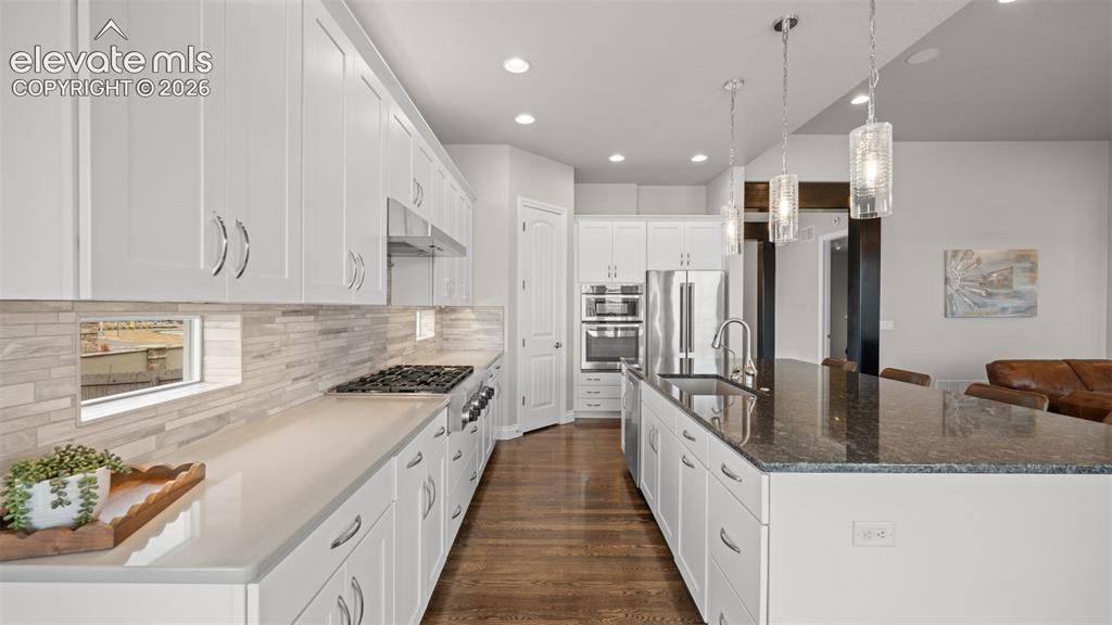 Image 13 of 45: Kitchen