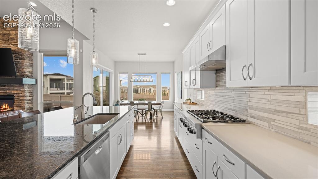 Image 14 of 45: Kitchen