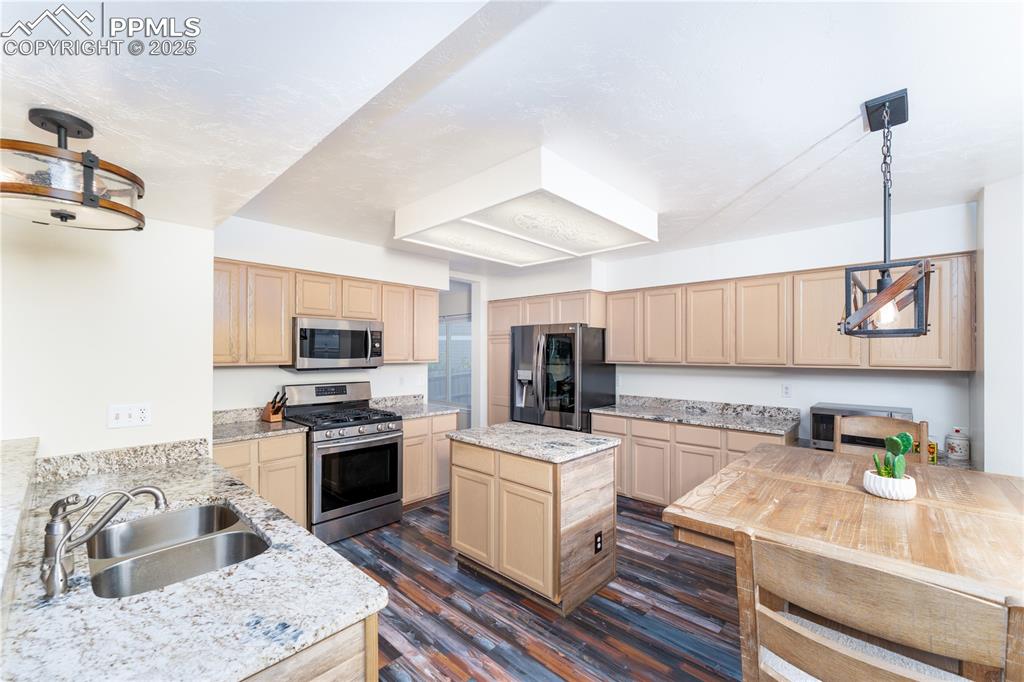 Image 8 of 34: Kitchen