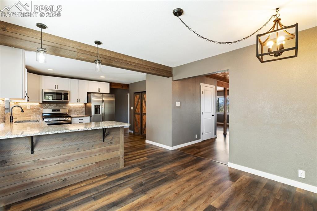 Image 15 of 50: Kitchen