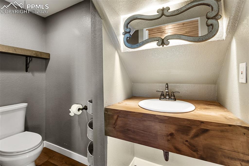 Image 17 of 50: Bathroom