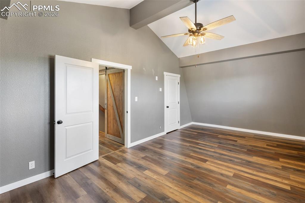 Image 28 of 50: Bedroom