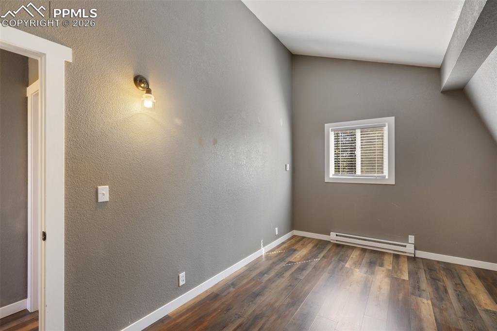 Image 34 of 50: Bonus Room