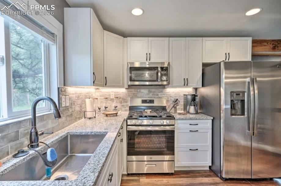 Image 43 of 50: Kitchen