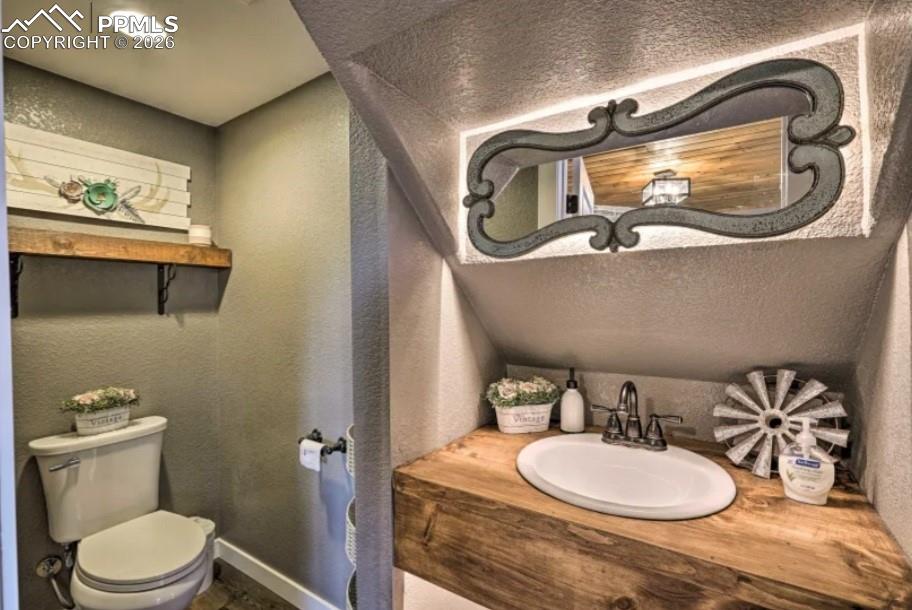 Image 45 of 50: Bathroom