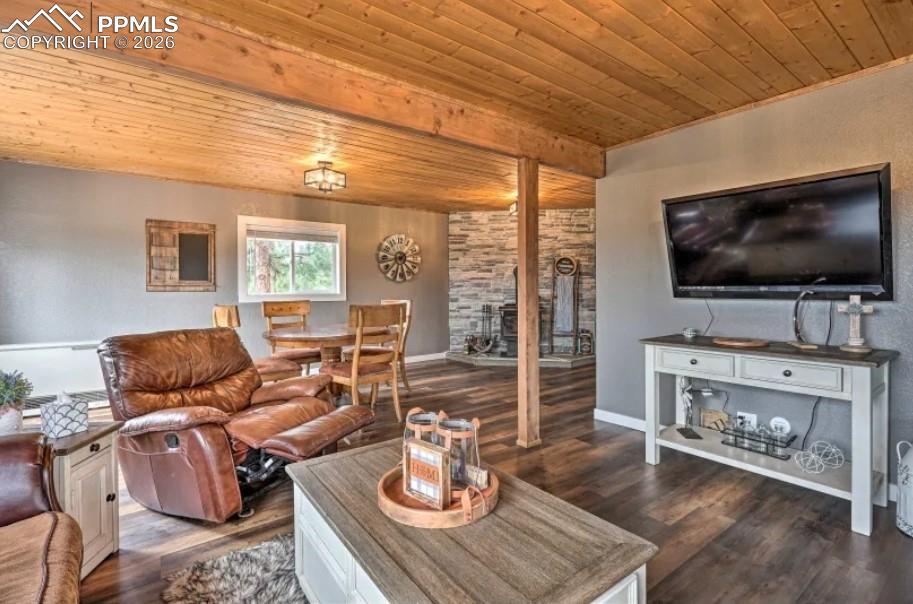 Image 50 of 50: Living Room