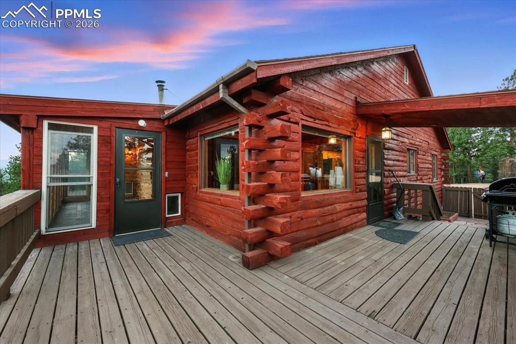 Image 40 of 49: Deck