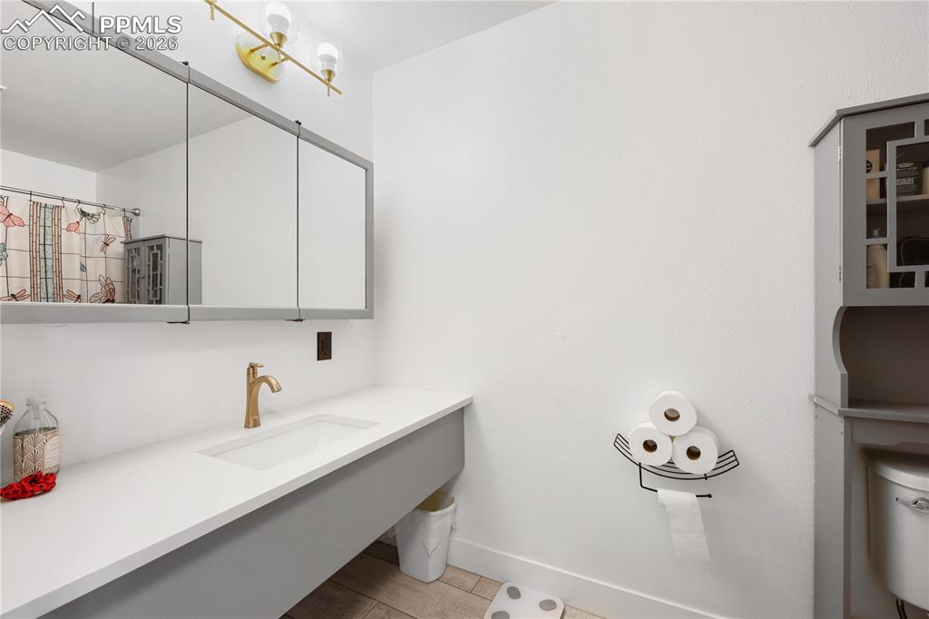 Image 9 of 49: Bathroom