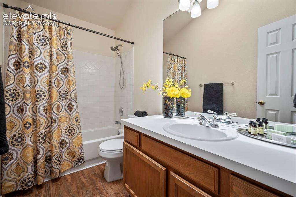 Image 31 of 38: Bathroom
