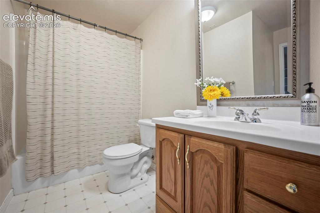 Image 33 of 38: Bathroom