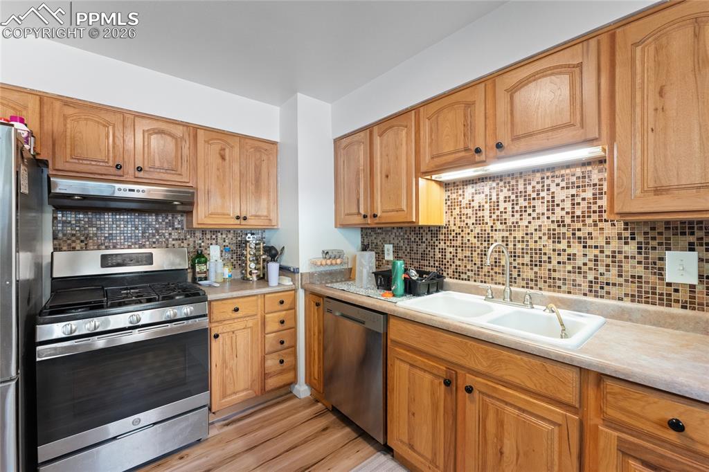 Image 11 of 31: Kitchen