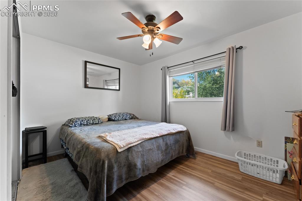 Image 14 of 31: Bedroom