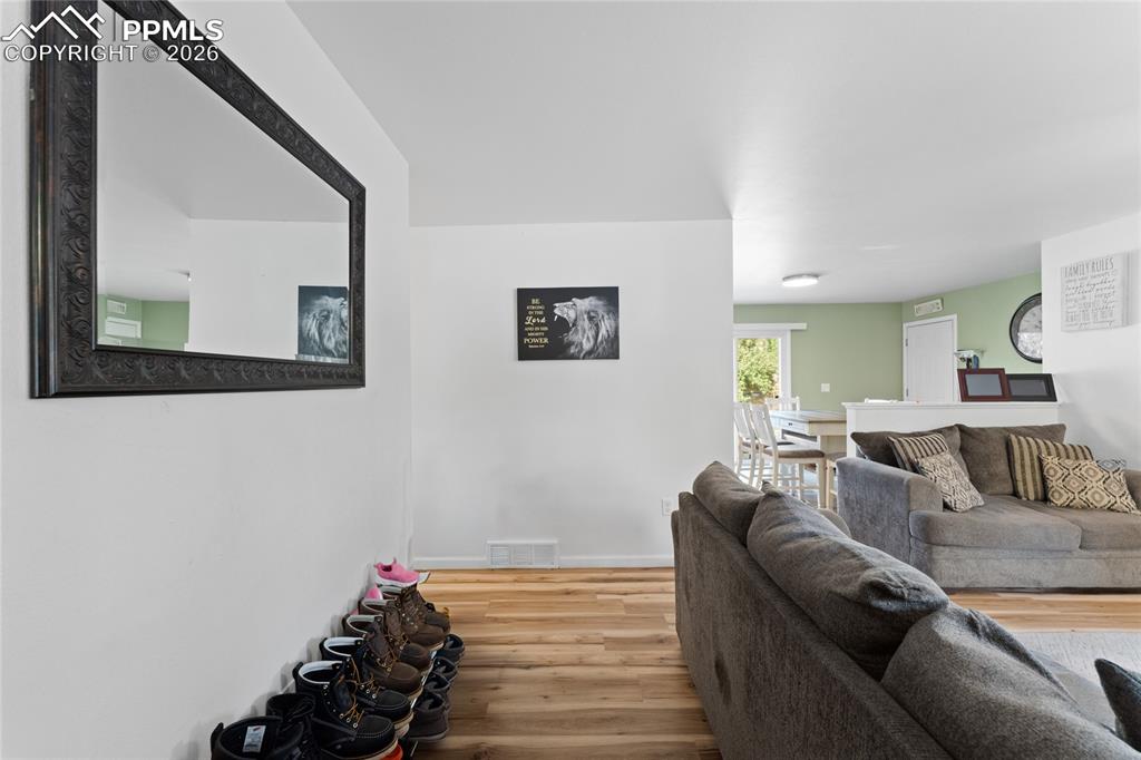 Image 4 of 31: Living Room