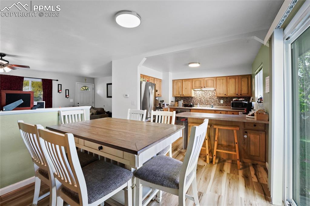 Image 9 of 31: Dining Area