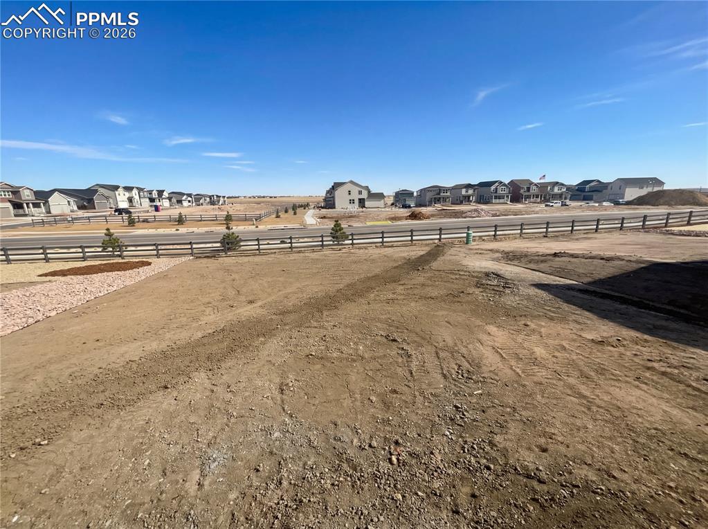 Image 16 of 18: Yard