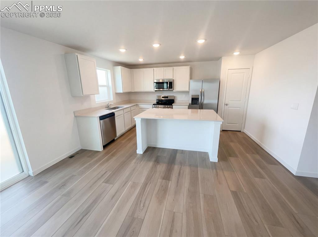 Image 8 of 18: Kitchen