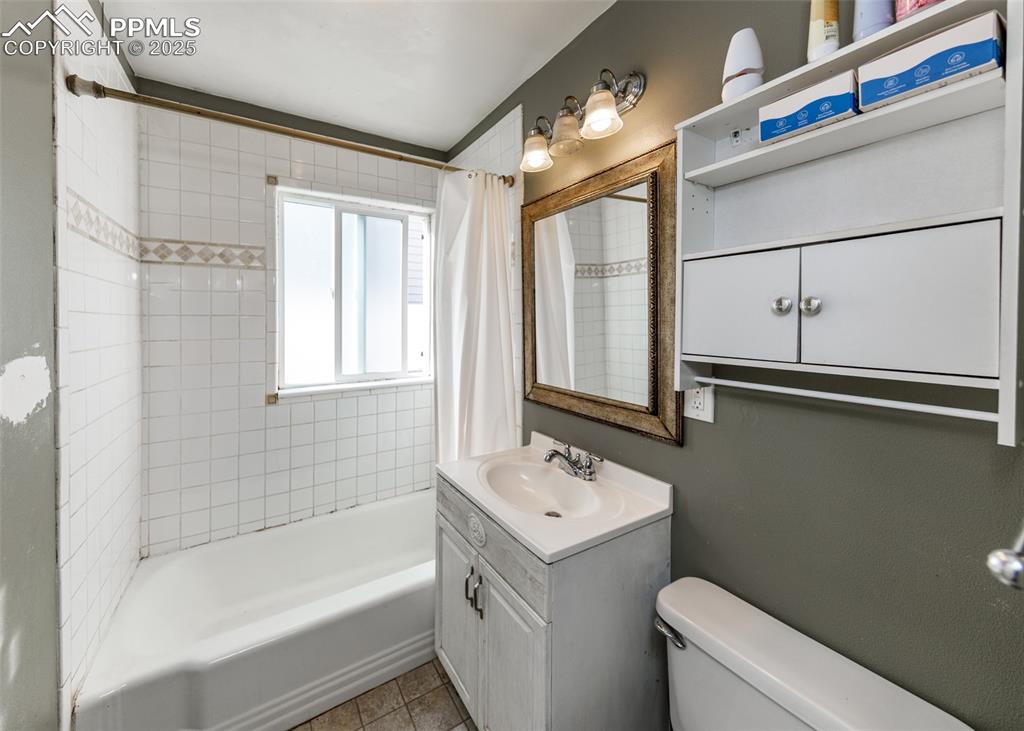 Image 17 of 26: Bathroom