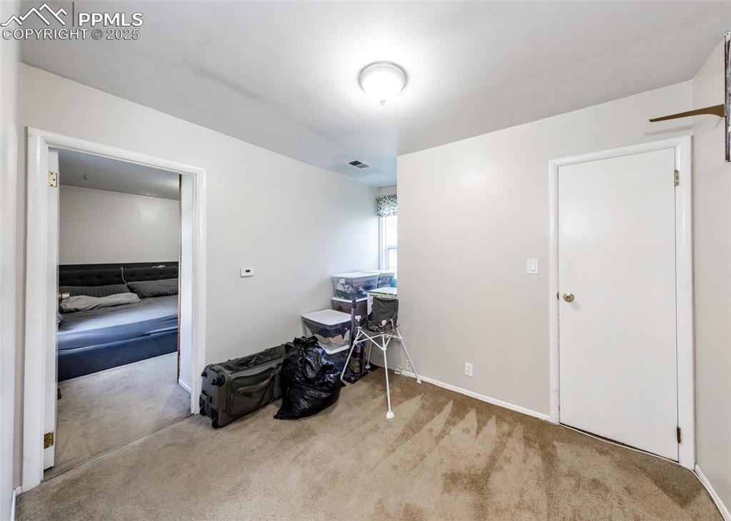 Image 19 of 26: Bedroom