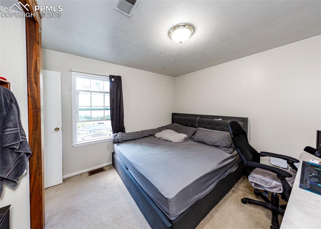 Image 20 of 26: Bedroom