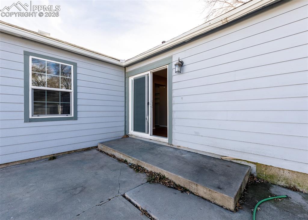 Image 36 of 42: Entry