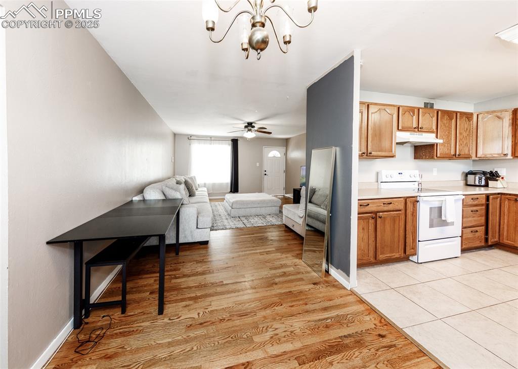 Image 8 of 26: Kitchen