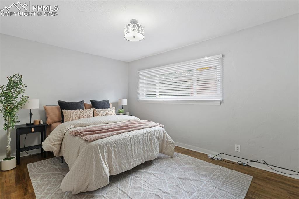 Image 21 of 42: Bedroom