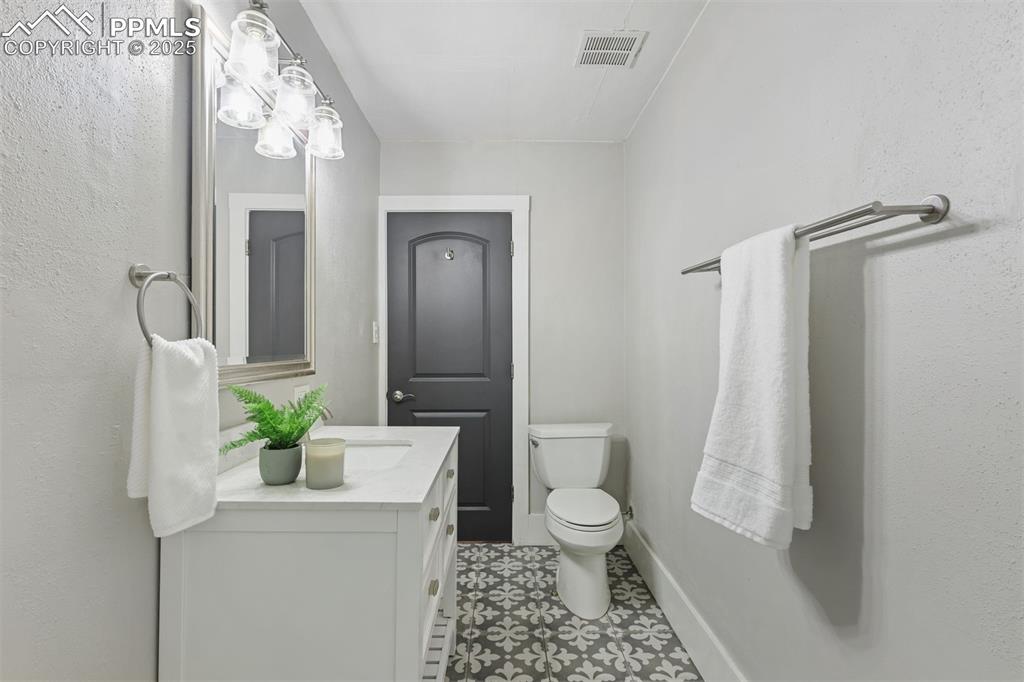 Image 24 of 42: Bathroom