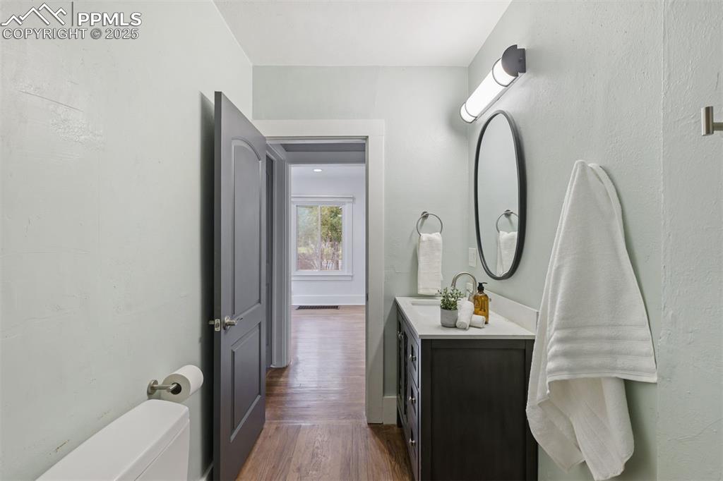 Image 25 of 42: Bathroom