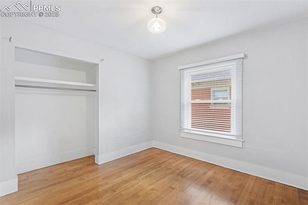 Image 26 of 42: Bedroom