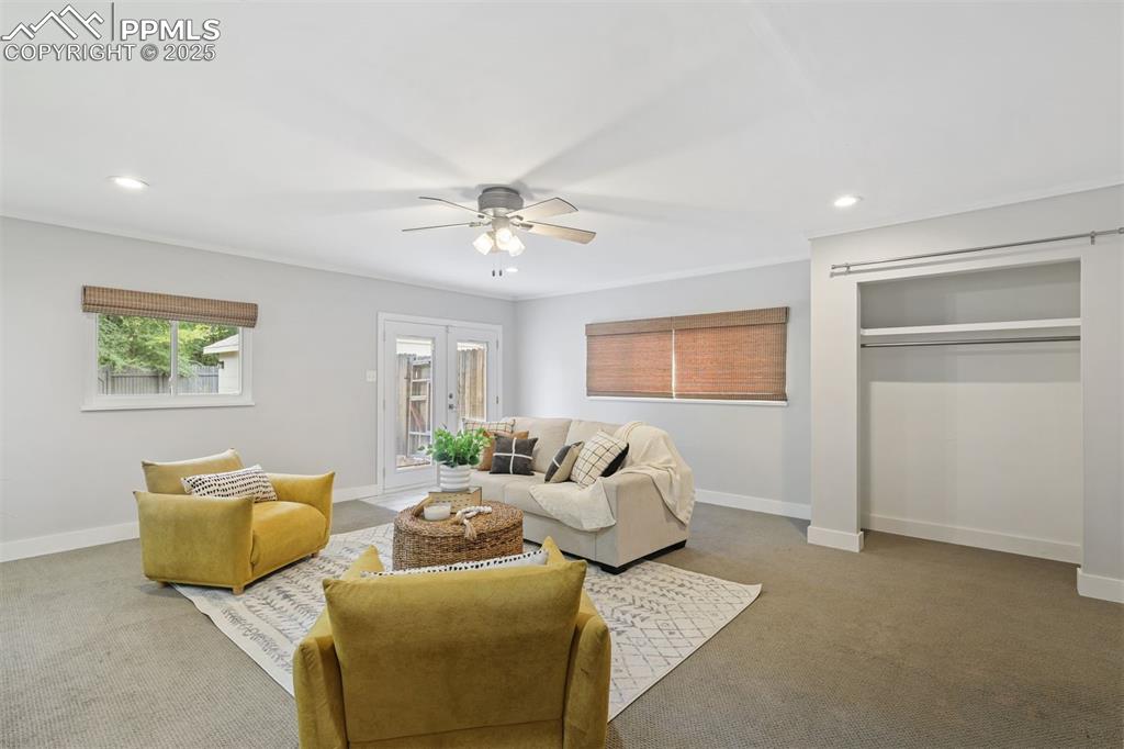 Image 29 of 42: Living Room