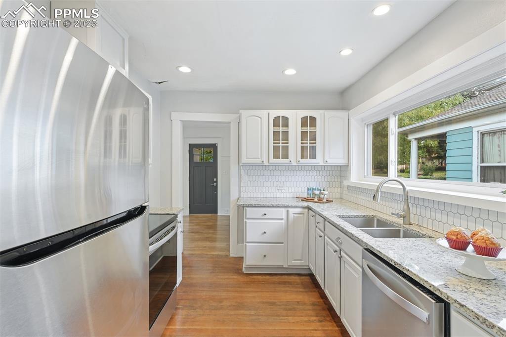 Image 5 of 42: Kitchen