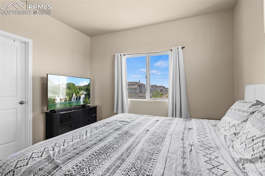 Image 16 of 29: Bedroom