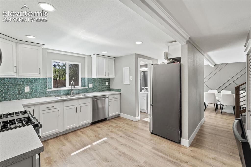 Image 13 of 49: Kitchen