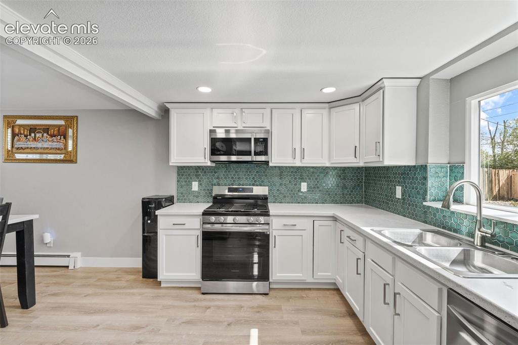 Image 16 of 49: Kitchen