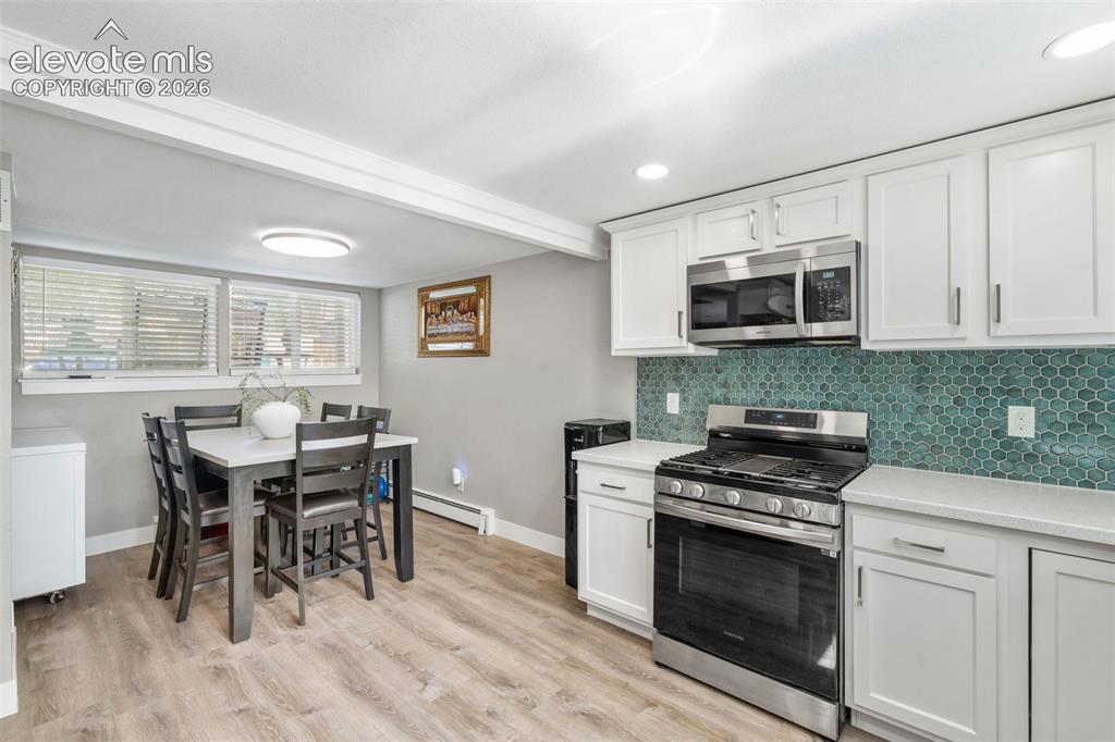 Image 17 of 49: Kitchen