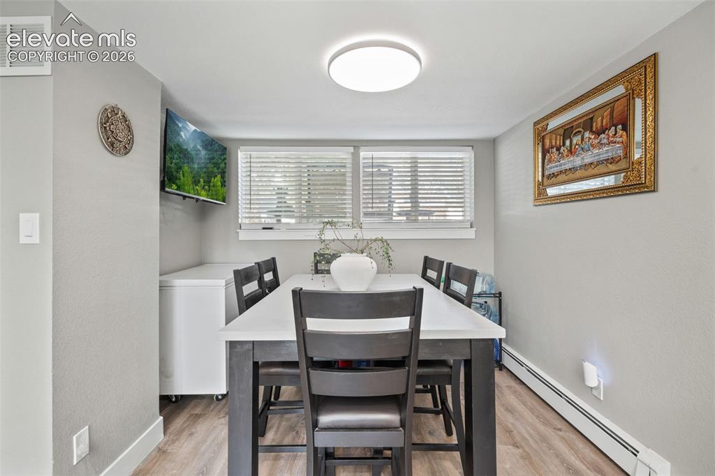 Image 19 of 49: Dining Area