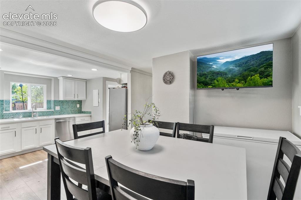 Image 20 of 49: Dining Area
