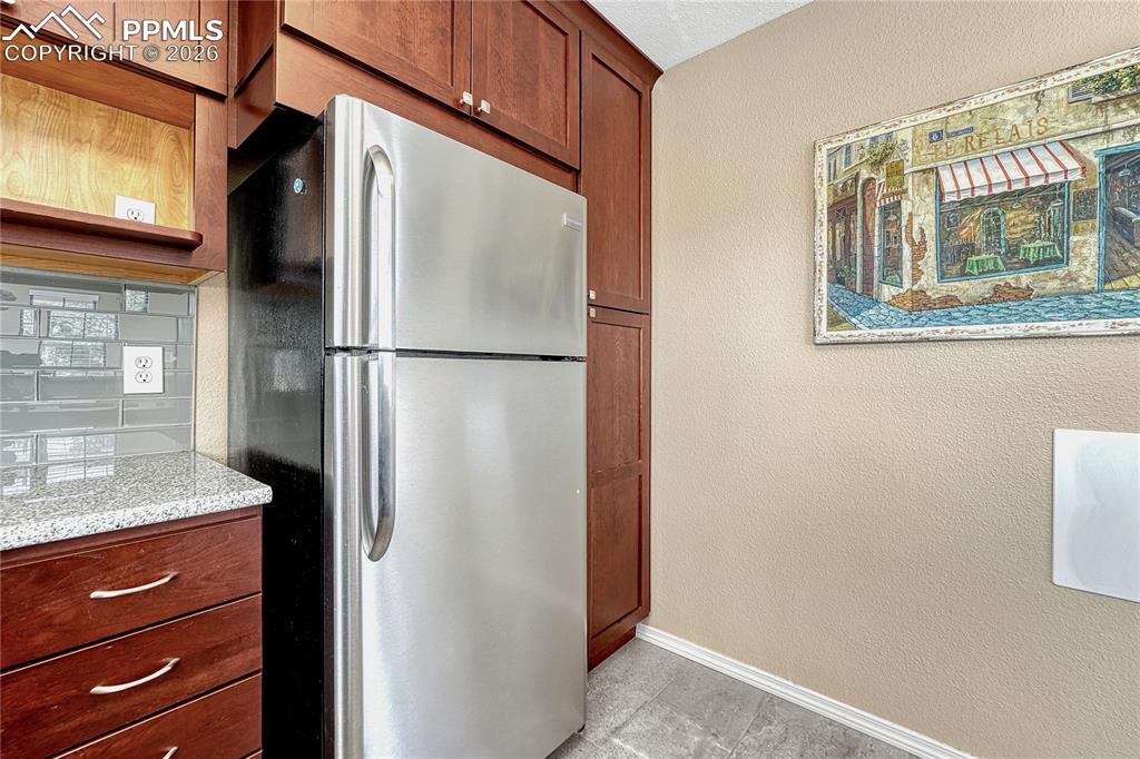 Image 16 of 47: Kitchen