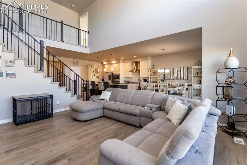 Image 18 of 46: Living Room