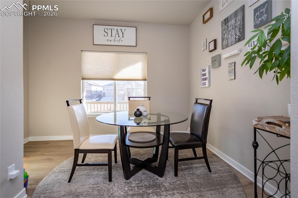 Image 22 of 46: Dining Area