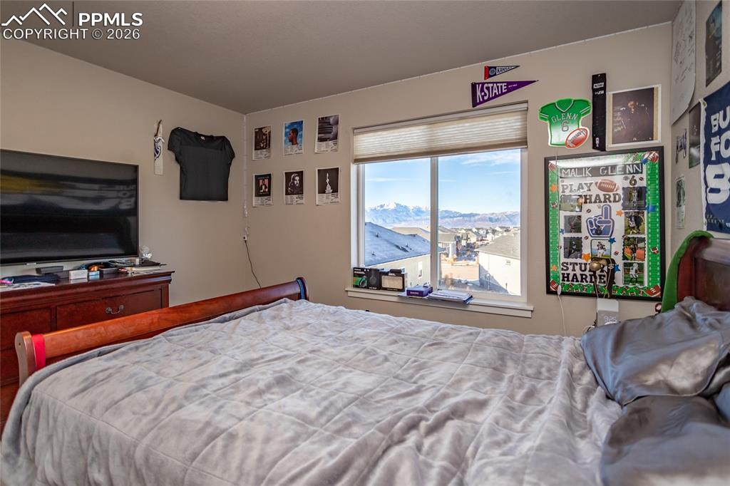 Image 36 of 46: Bedroom