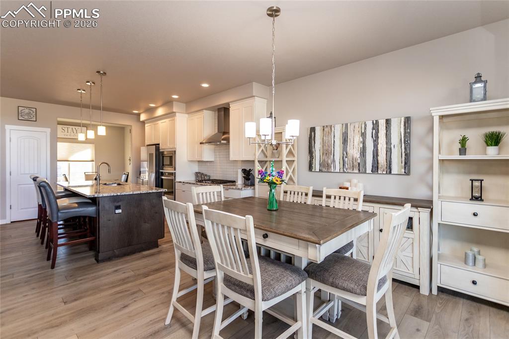 Image 9 of 46: Dining Area