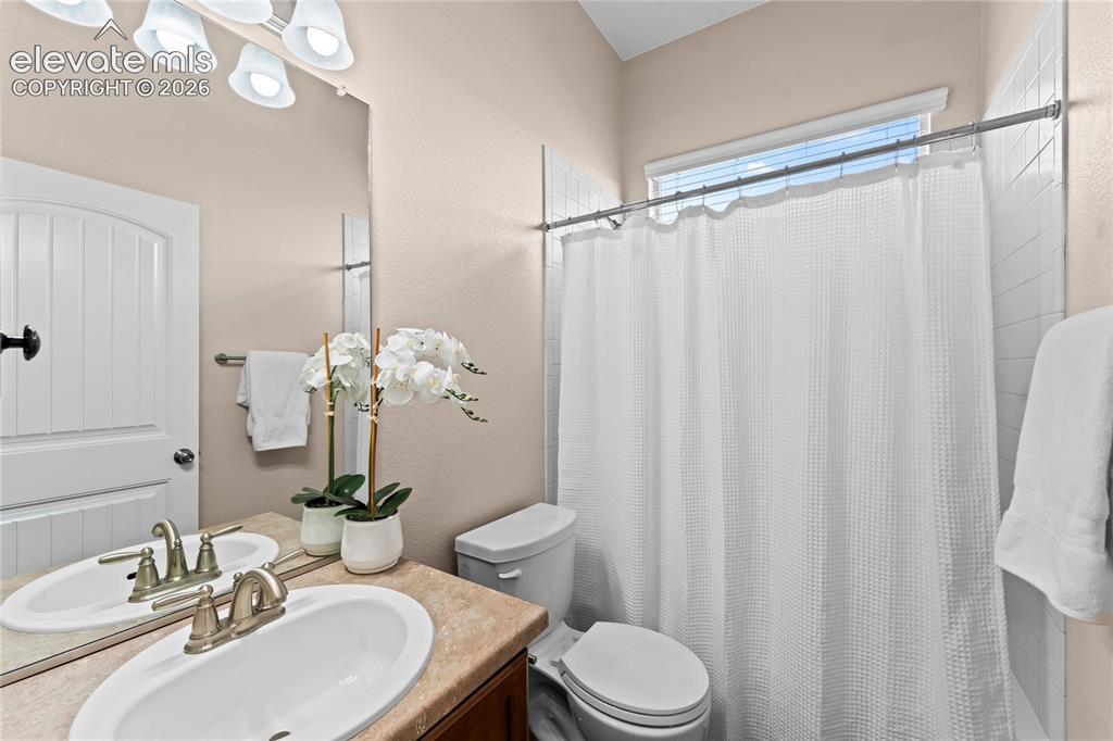 Image 11 of 47: Bathroom