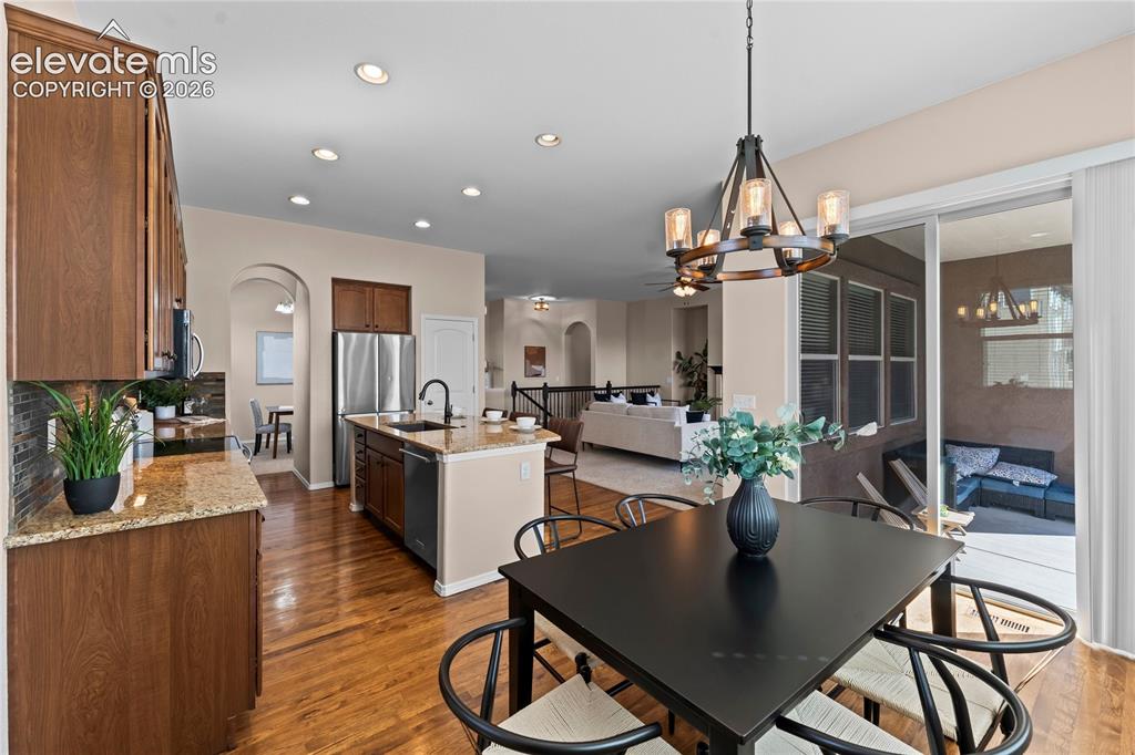 Image 20 of 47: Dining Area