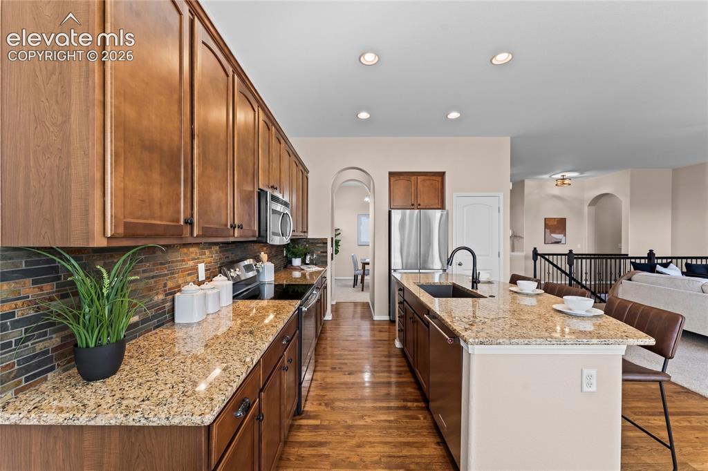 Image 21 of 47: Kitchen