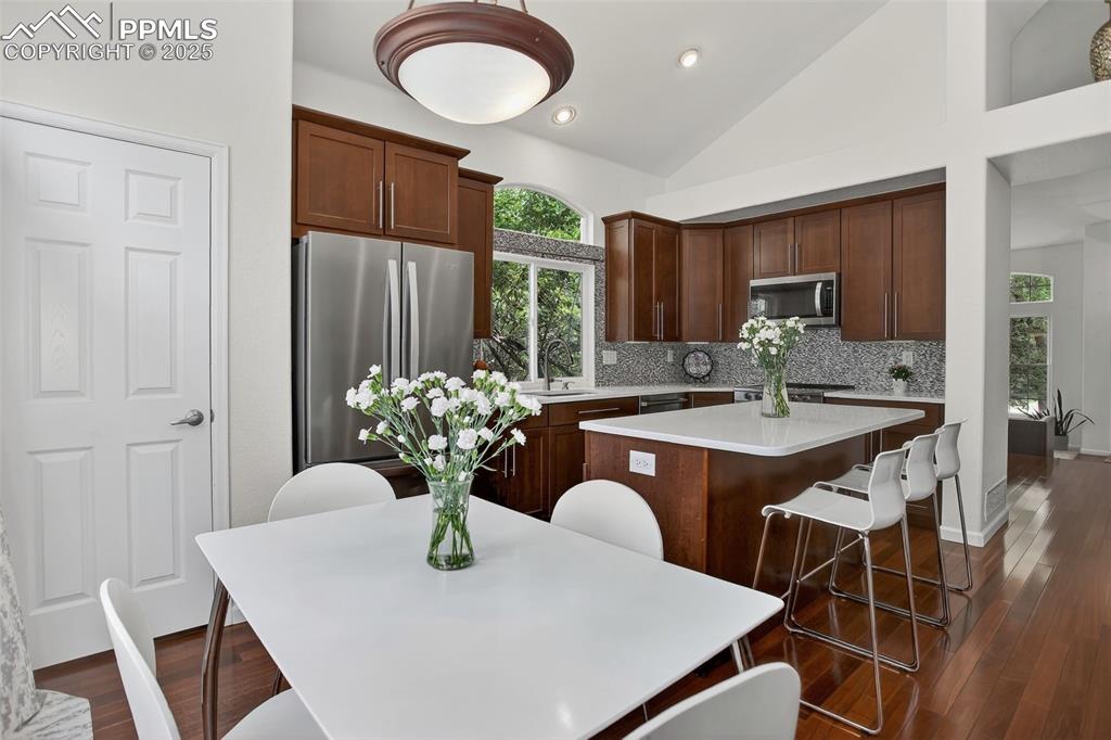 Image 14 of 45: Kitchen