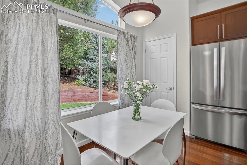 Image 15 of 45: Dining Area